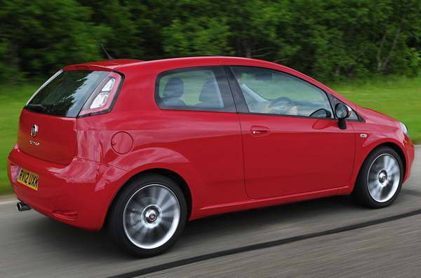 обзор автоомбиля Fiat Punto 2014 фото