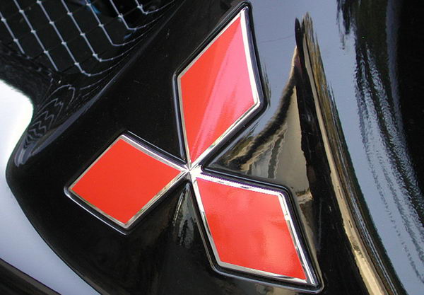 Топ-5 мифов о покупке Mitsubishi у «серых» дилеров и «официалов»